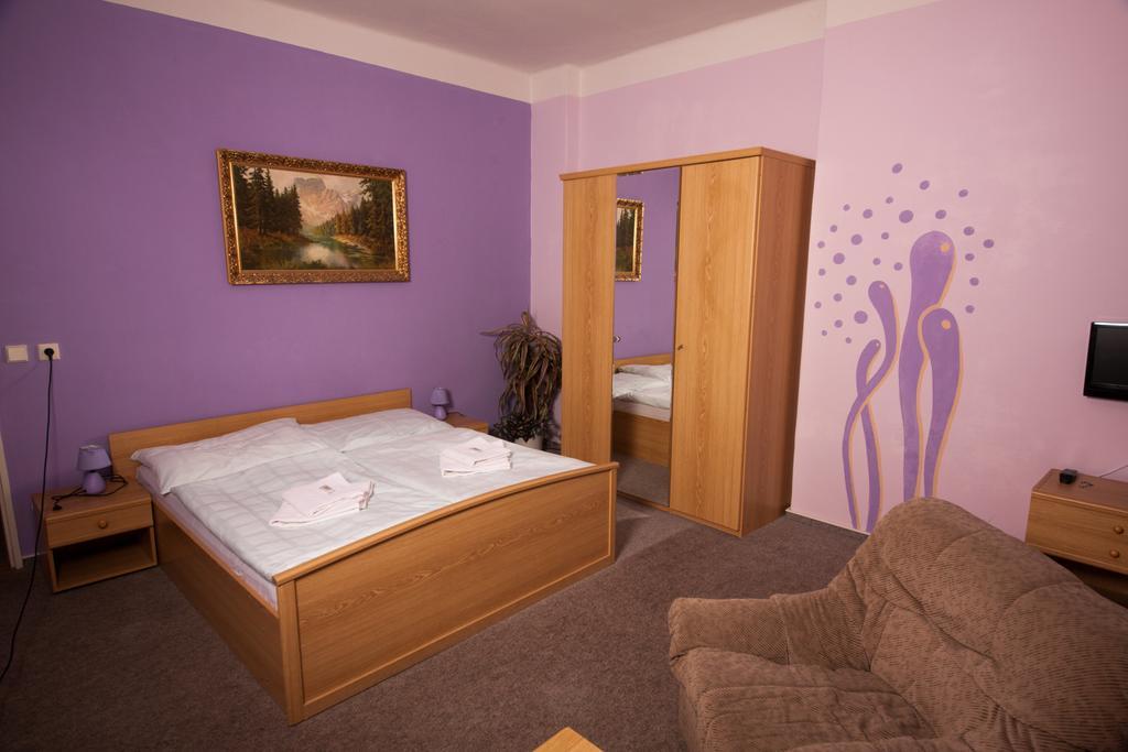 Hotel Haltrava Klenci pod Cerchovem Стая снимка