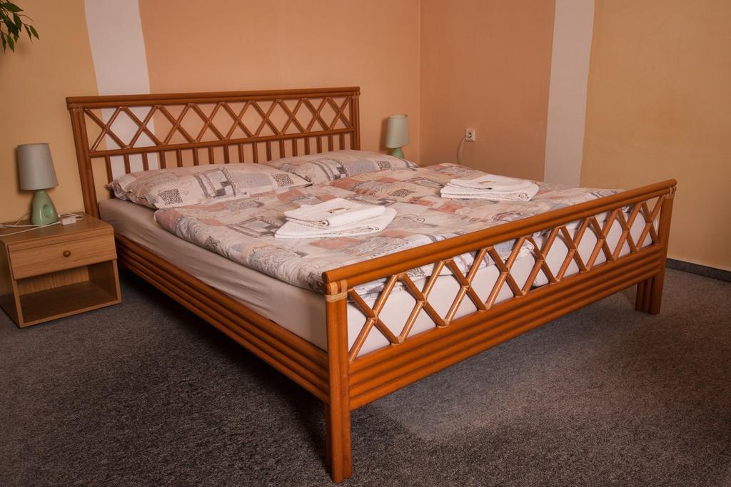 Hotel Haltrava Klenci pod Cerchovem Стая снимка