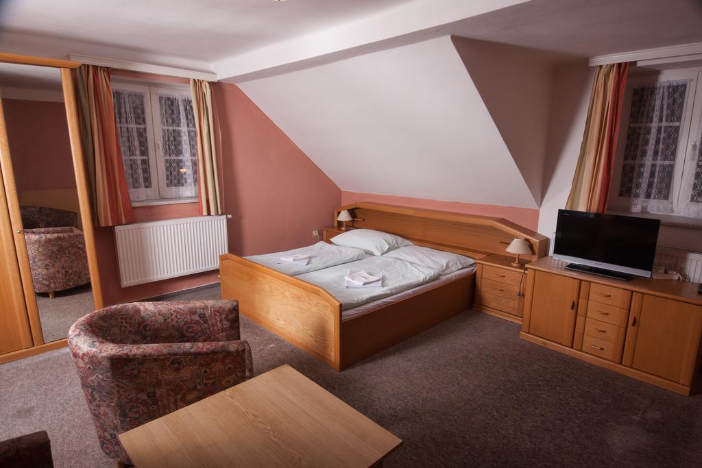 Hotel Haltrava Klenci pod Cerchovem Стая снимка