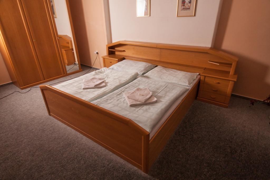 Hotel Haltrava Klenci pod Cerchovem Стая снимка